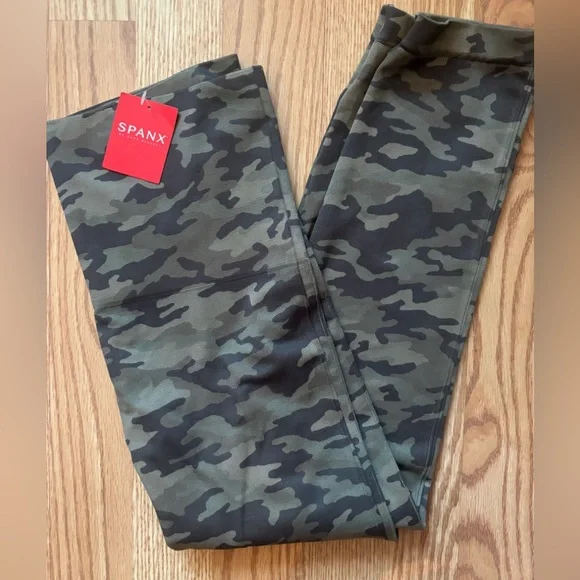 SPANX Green Camo Leggings size XL New - Picture 1 of 4